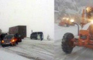 Zigana’da kar ulaşımı olumsuz etkiliyor