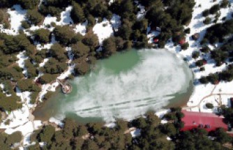 Limni Gölünde yılın son kar manzarası büyüledi