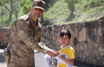Anaokulu öğrencileri İl Jandarma Komutanlığı’nı ziyaret etti