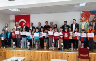 Torul’da minik öğrenciler satranç yarışmasında ter döktü